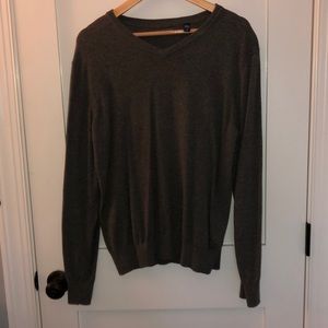 Men’s V-neck Sweater